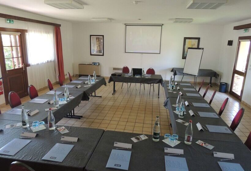 فندق Kyriad Chateauroux