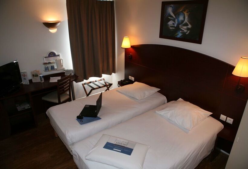 فندق Kyriad Chateauroux