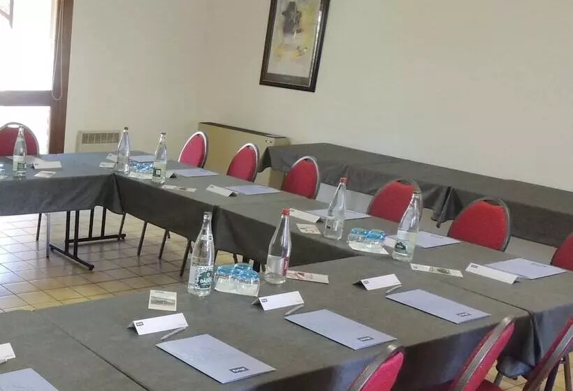 בית מלון כפרי Kyriad Chateauroux