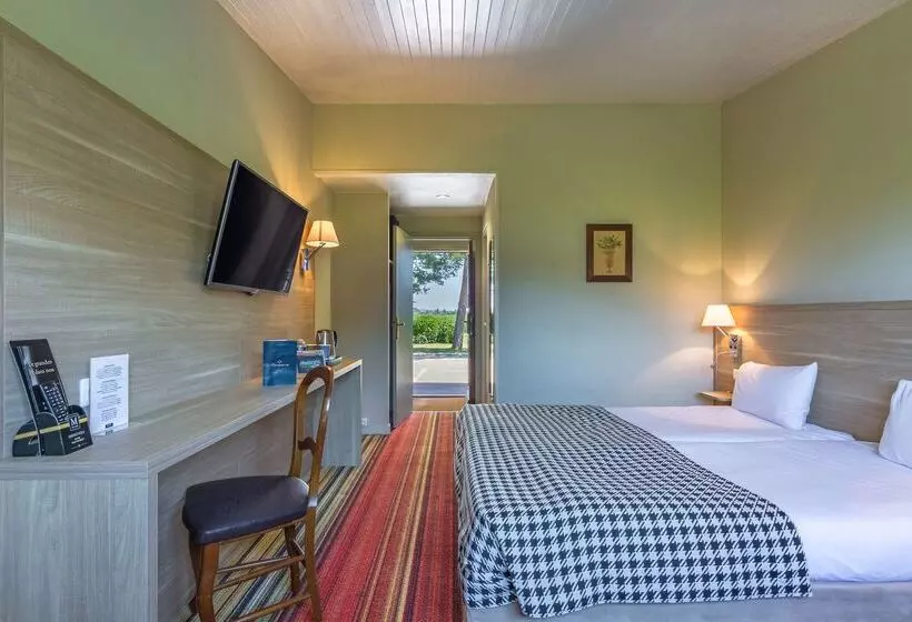 Отель Kyriad Prestige Beaune Le Panorama