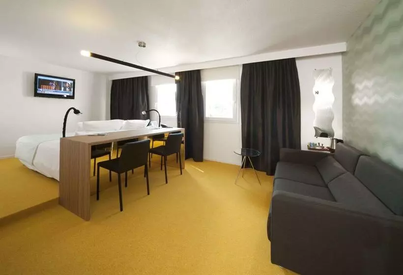 Отель Kyriad Saint Etienne Centre