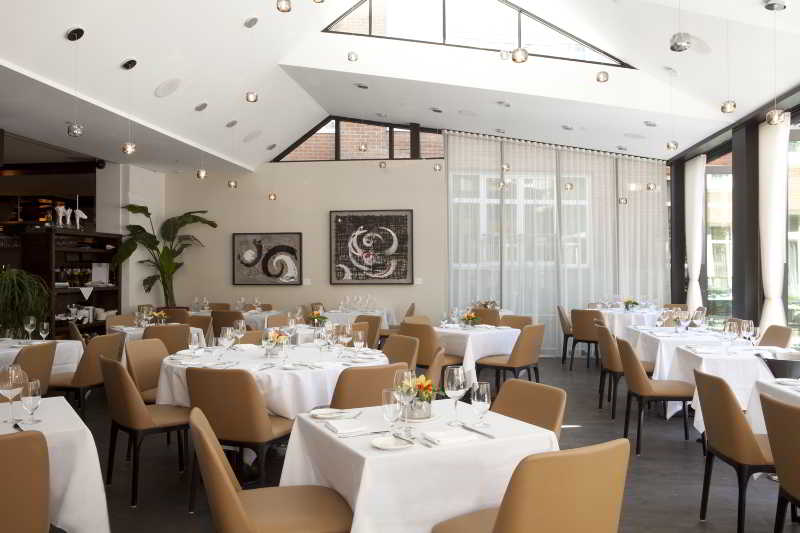 هتل Saint Sulpice Montréal