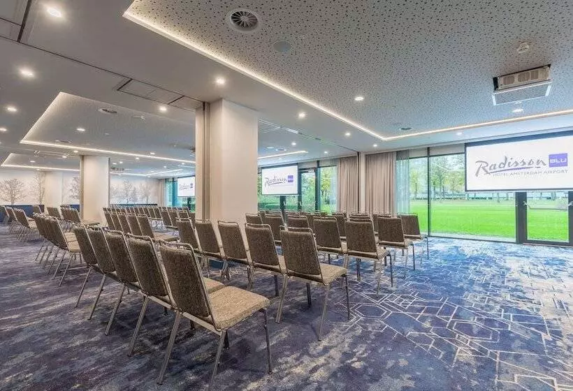 Radisson Blu Hotel Amsterdam Airport, Schiphol
