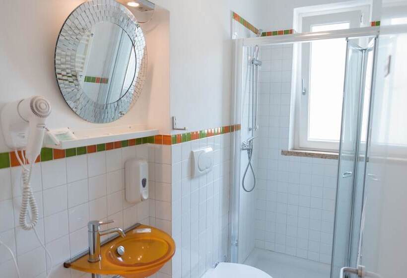 ホテル Ca  Rebeka Venice   Atika & Atif