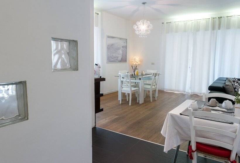 ホテル Ca  Rebeka Venice   Atika & Atif