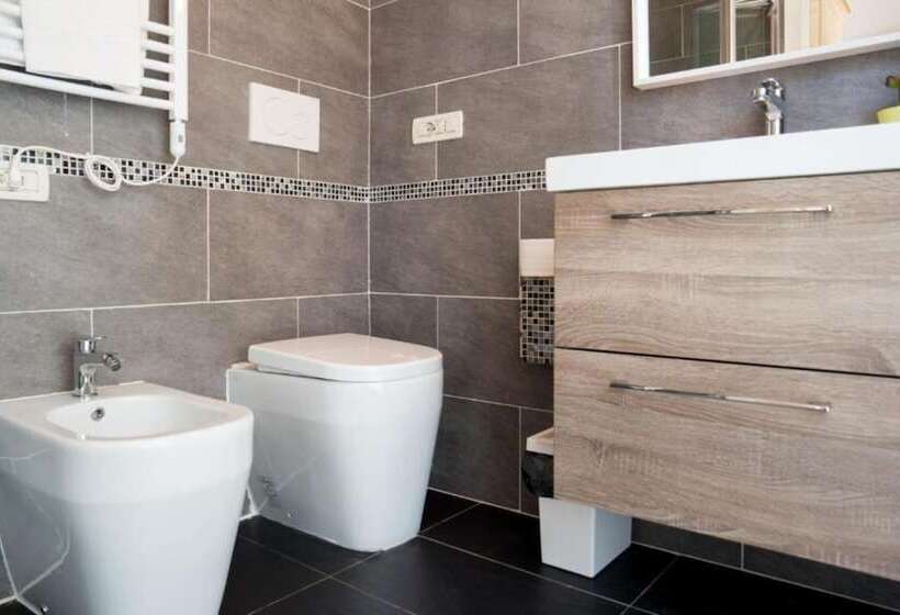 ホテル Ca  Rebeka Venice   Atika & Atif