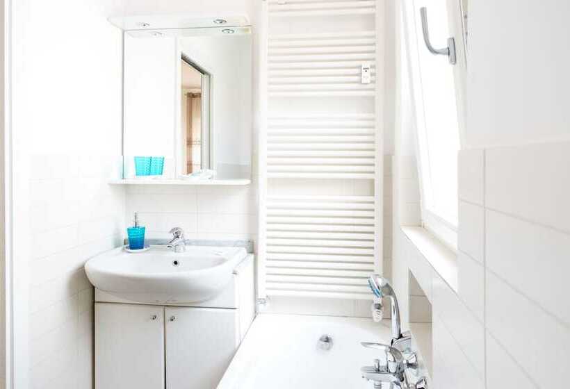 ホテル Ca  Rebeka Venice   Atika & Atif