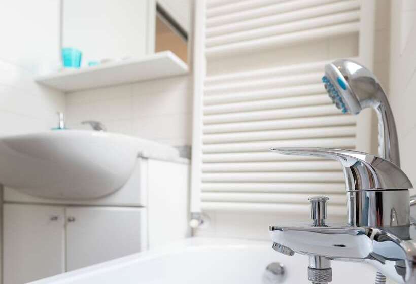 ホテル Ca  Rebeka Venice   Atika & Atif