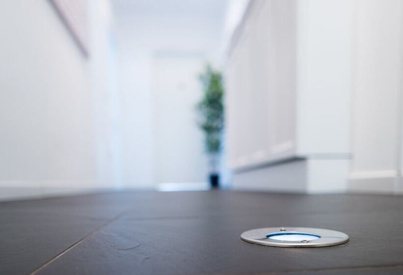 ホテル Ca  Rebeka Venice   Atika & Atif