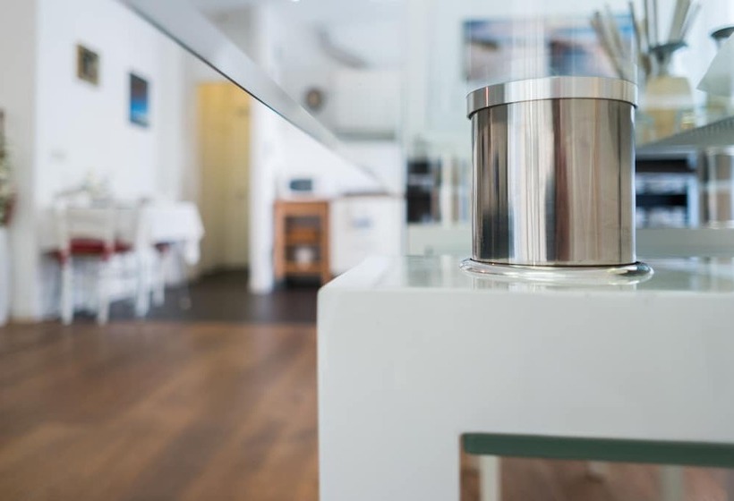 ホテル Ca  Rebeka Venice   Atika & Atif