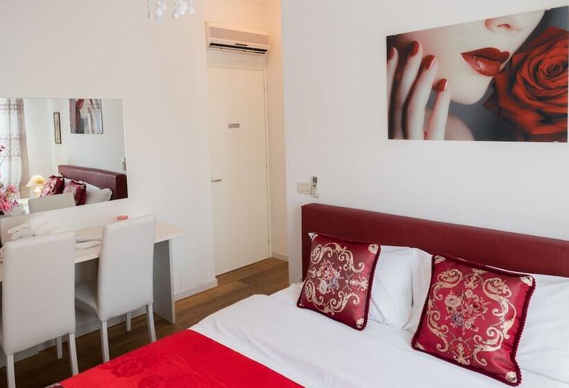 ホテル Ca  Rebeka Venice   Atika & Atif