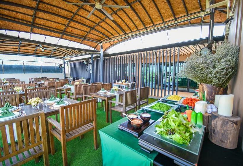 Hotel The Aristo Resort