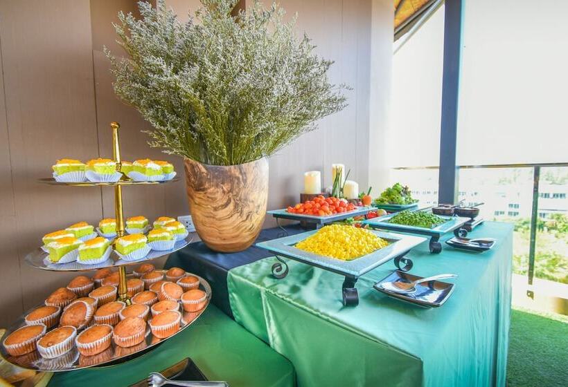 Hotel The Aristo Resort