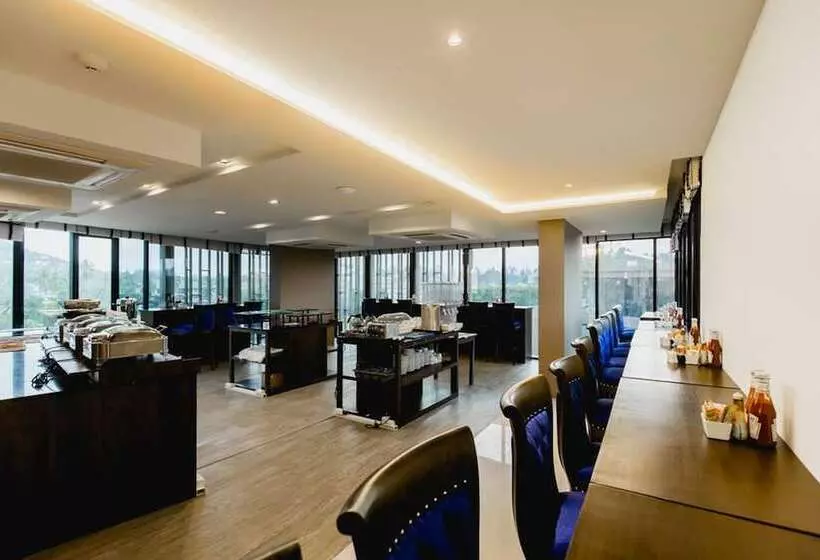 هتل The Aristo Resort