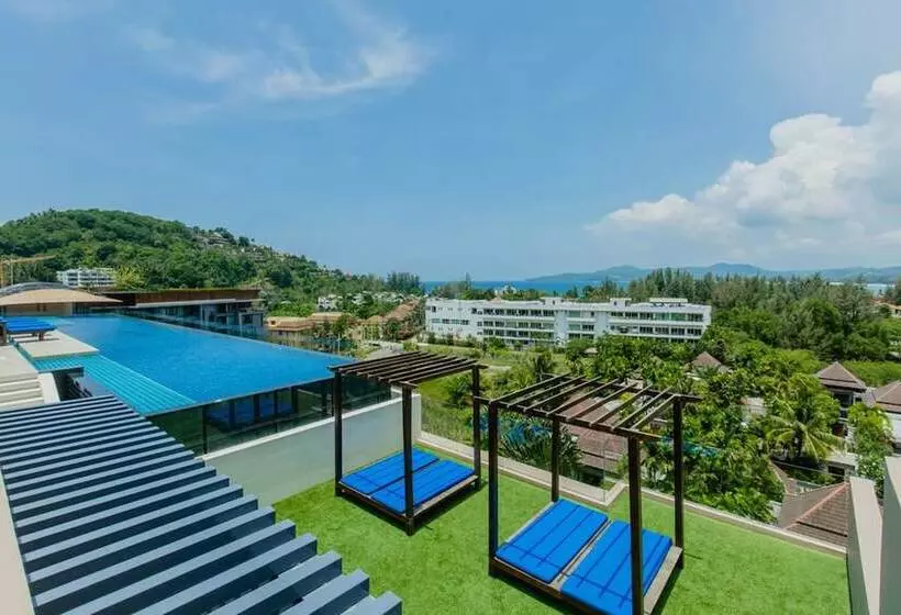 هتل The Aristo Resort