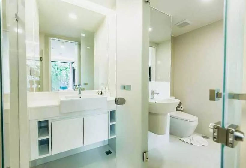 هتل The Aristo Resort