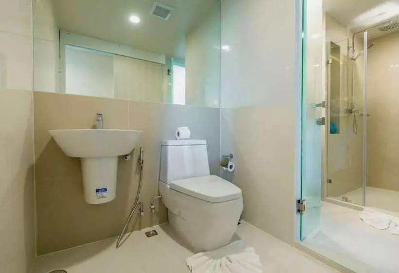 هتل The Aristo Resort