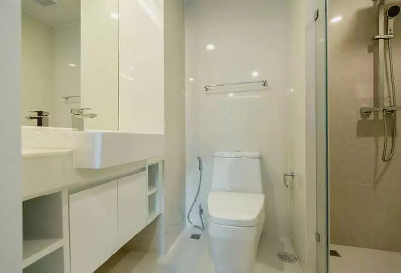 هتل The Aristo Resort