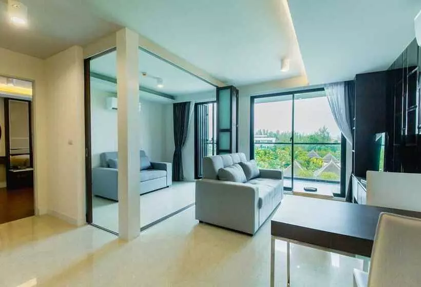 هتل The Aristo Resort