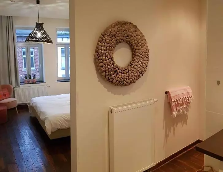 Anthos B&b