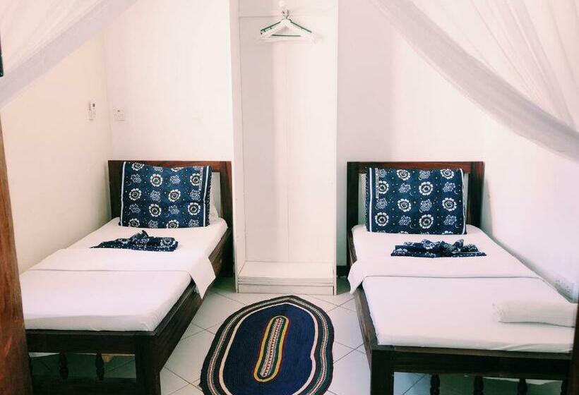 ベッドアンドブレックファースト Kelele Square