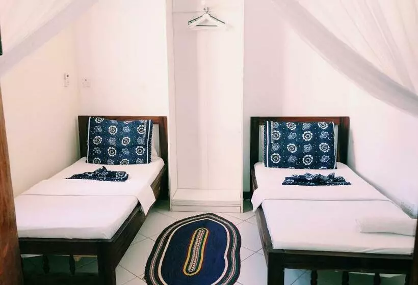 ベッドアンドブレックファースト Kelele Square