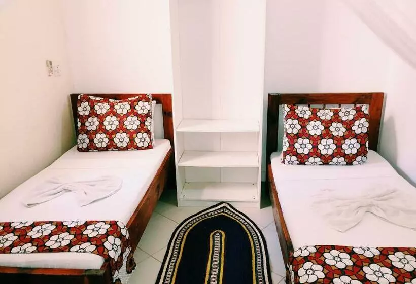 ベッドアンドブレックファースト Kelele Square