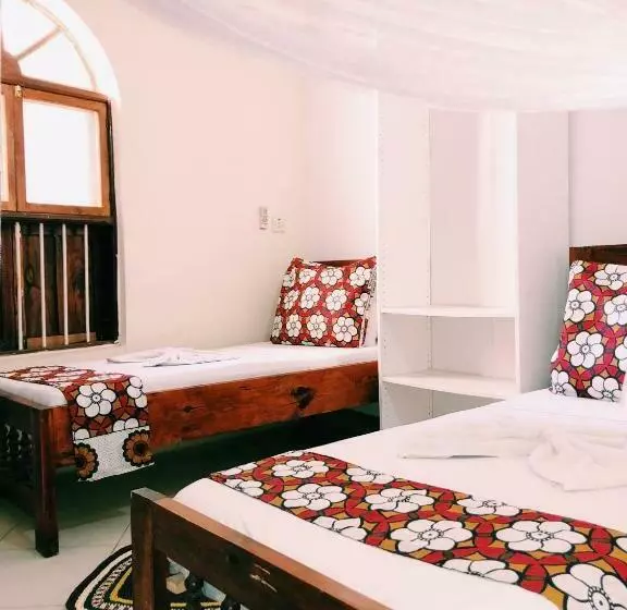 ベッドアンドブレックファースト Kelele Square