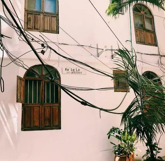 ベッドアンドブレックファースト Kelele Square