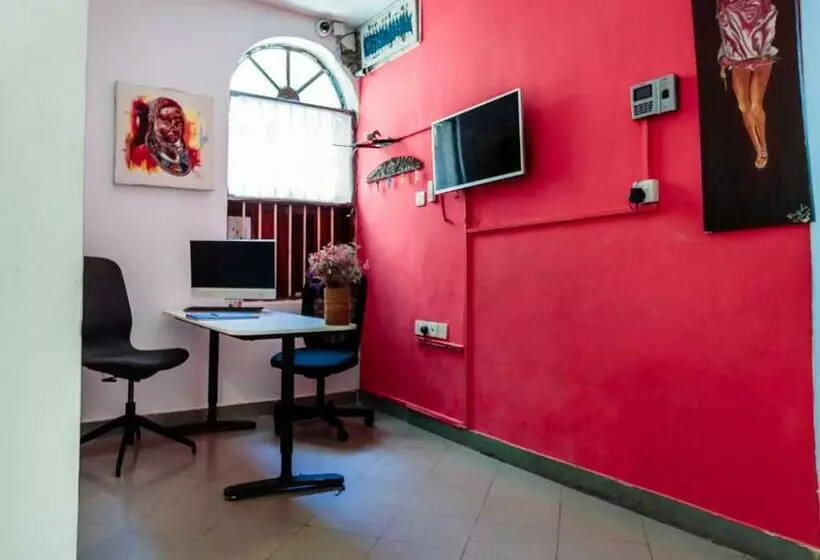 ベッドアンドブレックファースト Kelele Square