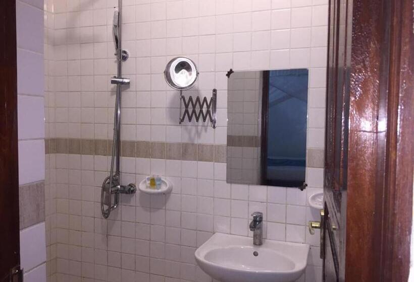 ベッドアンドブレックファースト Kelele Square