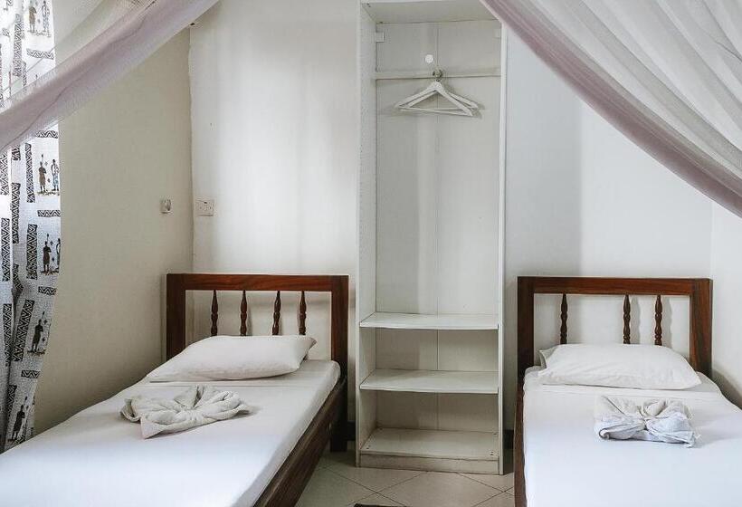 ベッドアンドブレックファースト Kelele Square