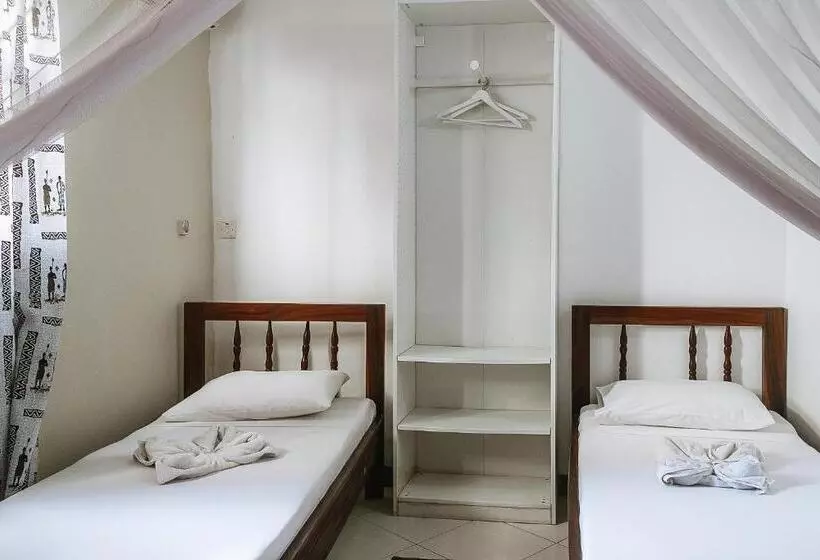 ベッドアンドブレックファースト Kelele Square