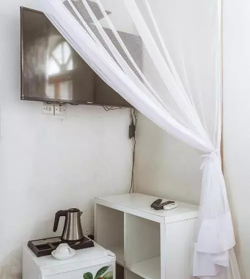 ベッドアンドブレックファースト Kelele Square