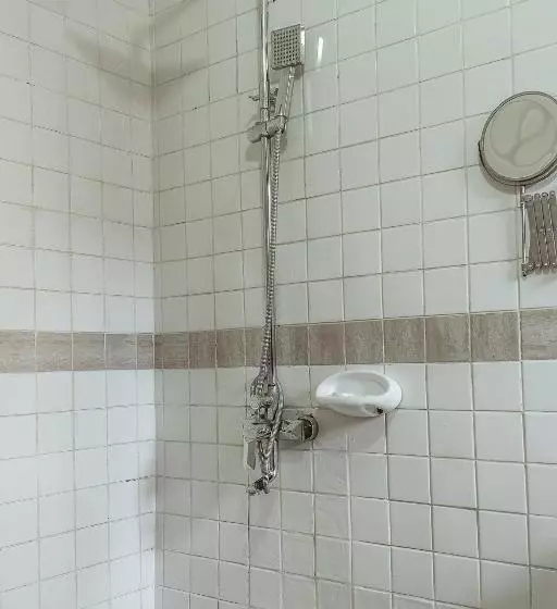 ベッドアンドブレックファースト Kelele Square