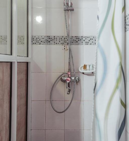 ベッドアンドブレックファースト Kelele Square