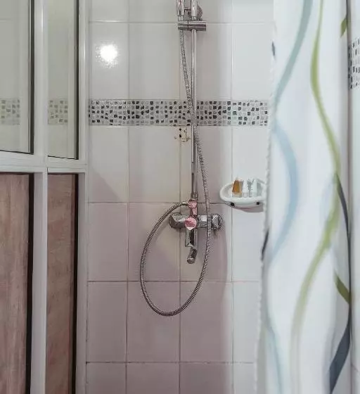 ベッドアンドブレックファースト Kelele Square