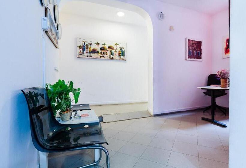 ベッドアンドブレックファースト Kelele Square