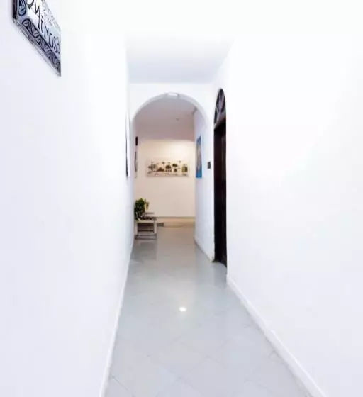 ベッドアンドブレックファースト Kelele Square