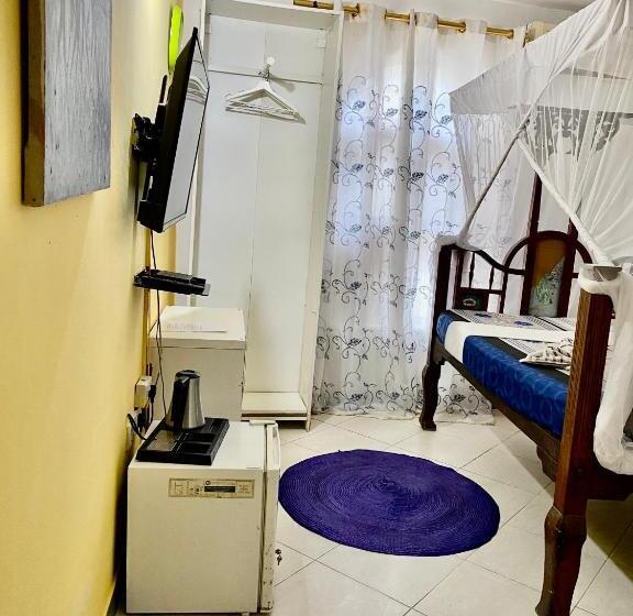 ベッドアンドブレックファースト Kelele Square