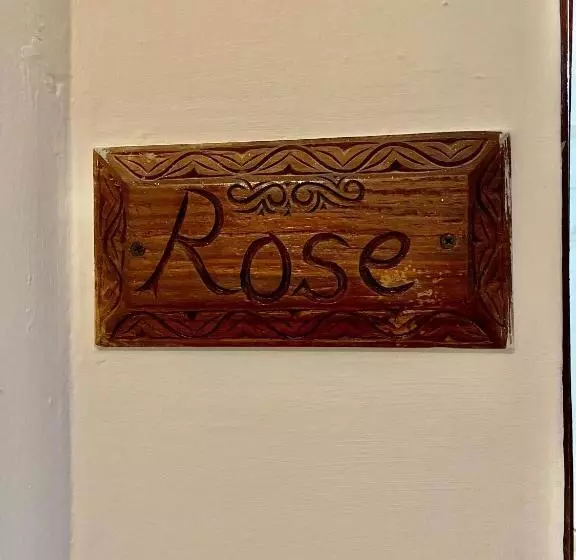 ベッドアンドブレックファースト Kelele Square