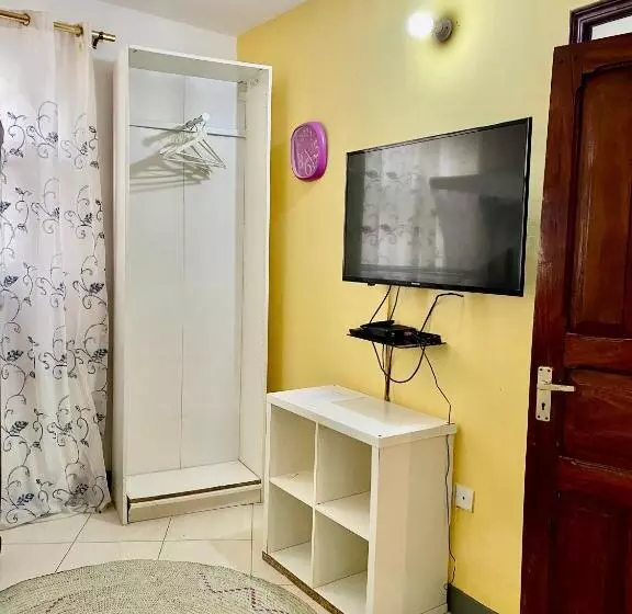 ベッドアンドブレックファースト Kelele Square