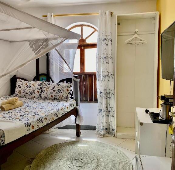 ベッドアンドブレックファースト Kelele Square