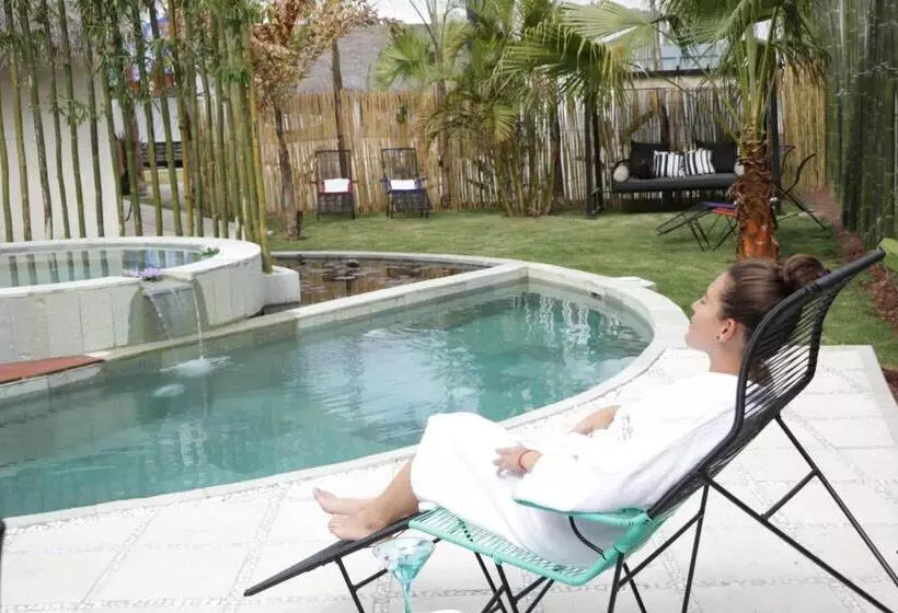 Casa Flores Hotel & Spa