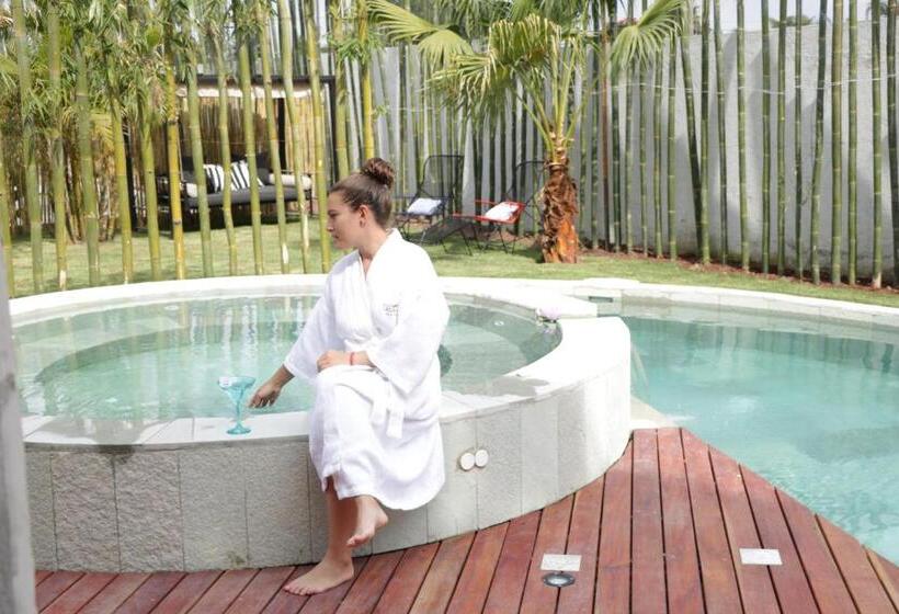 Casa Flores Hotel & Spa