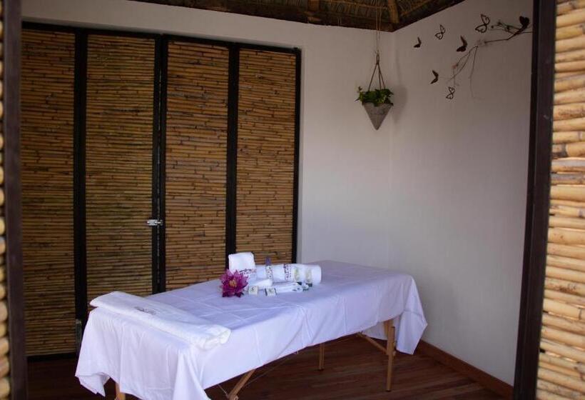 Casa Flores Hotel & Spa