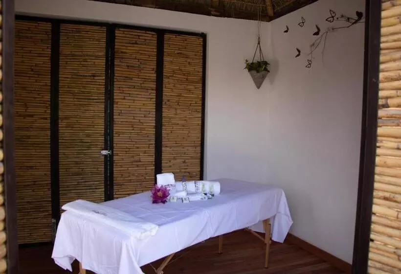 Casa Flores Hotel & Spa