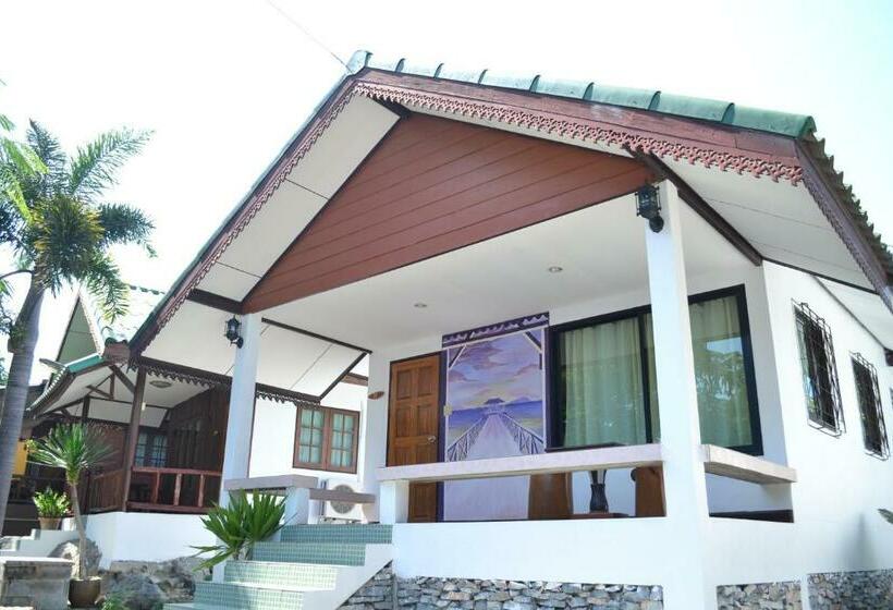 בית מלון כפרי Benjaporn Bungalow