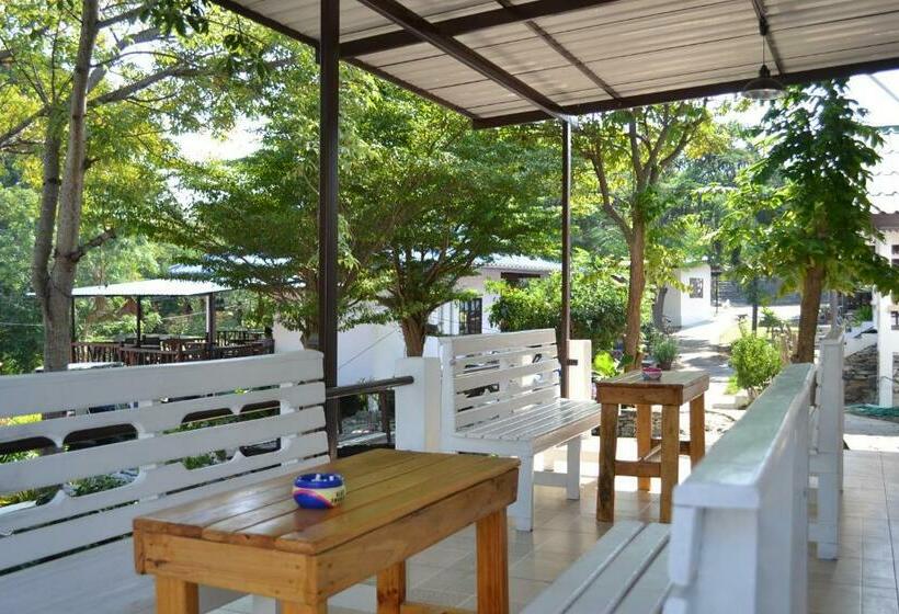 בית מלון כפרי Benjaporn Bungalow