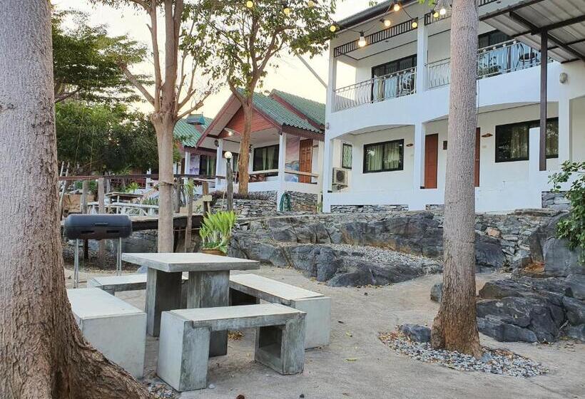 בית מלון כפרי Benjaporn Bungalow